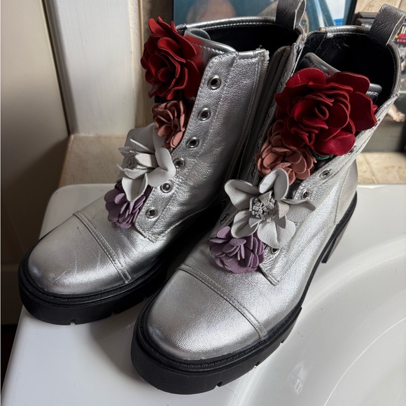 Katy Perry Collections Silver Floral Combat Boots / notice the inside is peeling - Picture 1 of 7